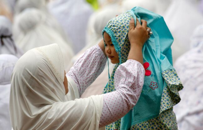 muslim-mother-daughter